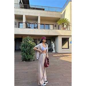 Sweat-shirts et hoodies basiques beiges pour femmes, confortables et élégants - Product Image 2