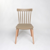 Vente d'usine : Table et chaises de salle à manger en plastique empilables, style nordique minimaliste et coloré, pour salon et extérieur