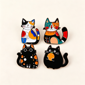 Ensemble de broches en émail personnalisées en usine, motif chat Kawaii, chat noir à pois mignon tenant un chaton <span class=keywords><strong>orange</strong></span> à blocs de couleur, broche en métal pour cadeau - Product Image 1