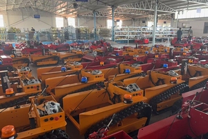 Cortacésped automático de gasolina con control remoto - Product Image 4