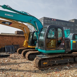 Excavadora Kobelco SK135SR Usada en Buenas Condiciones, Original de Japón, Maquinaria de Construcción Kobelco de Segunda Mano con Cero Colisión Trasera - Product Image 2