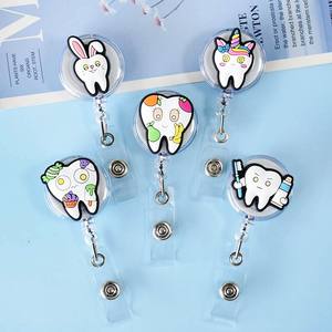 Retráctil ID nombre insignia carrete titular diente dentista enfermera insignia carrete - Product Image 5
