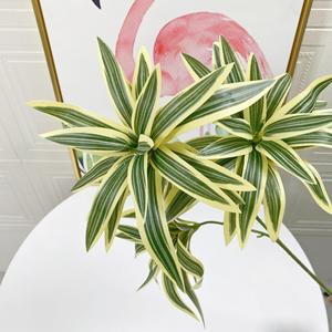 Ramo de Bambú y Lirios Artificiales, Hojas de Alta Simulación, Decoración Verde para Interiores, Bodas y Hogar - Product Image 3