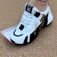 Nouvelles baskets décontractées pour femmes à semelle épaisse, style marche, collection 2025