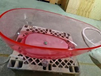 Baignoire ovale autoportante en résine transparente de style moderne, écologique, durable, ultra-claire, pour salle de bain intérieure avec drain