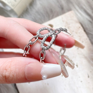 Orecchini a perno a catena a forma di C irregolari da donna, accessori moda per l'uso quotidiano - Product Image 4