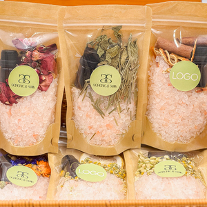 S & soak em/odm ขายส่งดอกไม้สมุนไพรสีชมพูหรูหราลาเวนเดอร์เกลืออาบน้ำขัดผิวแช่ขัดถุงชาบรรจุภัณฑ์ที่มีดอกไม้ - Product Image 1