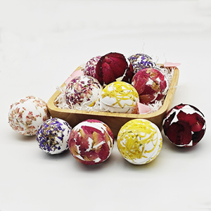 Bombes de bain naturelles de luxe faites à la main de 100 g avec des fleurs séchées, parfum personnalisé, aromathérapie, bulles éclatantes pour les hôtels et la maison - Product Image 1