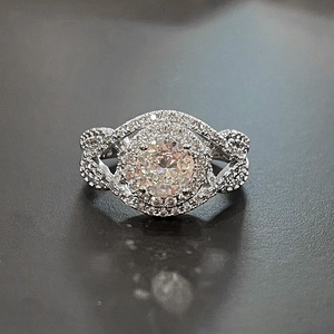 Anello dal Design Traforato Classico da Donna - Product Image 5