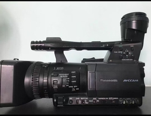 Caméra vidéo professionnelle Panasonic AG-HMC153MC d'occasion de la série AVCCAM, modèle 153MC - Product Image 1