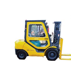 Montacargas Diésel Komatsu FWD 3T Usado en Venta, Mini Montacargas Original de Combustión Interna con Tracción 4x4, Neumáticos Sólidos/Neumáticos, 1 Año de Garantía - Product Image 1