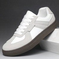 Baskets basses décontractées pour hommes en cuir blanc uni, à semelle épaisse, imperméables, à lacets, style skate et marche