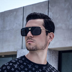 แว่นกันแดดทรงเหลี่ยมย้อนยุค D22 รุ่น Unisex กรอบสีทอง เลนส์ PC ป้องกันรังสียูวี 400 ระดับ 2  โครงโลหะผสมทองแดง C3 สีดำและสีขาว - Product Image 2