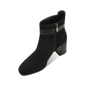 Moncheer <span class=keywords><strong>Botines</strong></span> de ante negros <span class=keywords><strong>para</strong></span> <span class=keywords><strong>mujer</strong></span> con correa en el tobillo y tacón moderno - Product Image 4