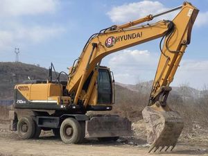 Excavatrice sur pneus hydraulique Hyundai 210W-9 d'occasion de haute qualité 20.5 tonnes avec moteur et équipement industriel à moteur à vendre bas prix - Product Image 2