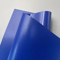 Tela Recubierta de PVC de 900 g/m² Resistente al Desgaste, Ignífuga y de Alta Resistencia para Cortinas Laterales de Camiones