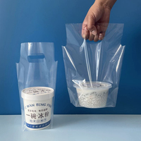 Pochette d'emballage personnalisée en LDPE souple et transparente pour magasin de bubble tea, sac d'emballage simple ou double pour gobelets, jus, café, et contenants alimentaires à emporter
