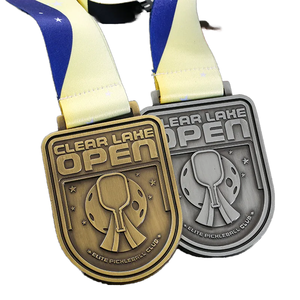 Cúp và huy chương bóng đá pickleball tùy chỉnh của nhà sản xuất, huy chương mở chai xe hơi sáng tạo với in UV và khắc - Product Image 1