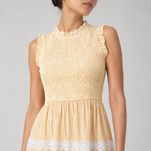 Vestido Midi Personalizado OEM/ODM para Mujer, Sin Mangas, con Cuello con Volantes, Adorno de Encaje a Rayas y Falda Escalonada, para Compradores de Marcas de Resorts de Verano - Product Image 3