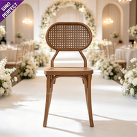 Chaise de salle à manger en résine de style français OEM ODM, chaise en plastique couleur bois pour décoration de fête, hôtel et banquet