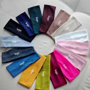 عصابة رأس رياضية مرنة وعريضة من القطن المحبوك لامتصاص العرق، بتصميم عصري مع إمكانية تخصيص شعار حرف، ولون موحد لليوغا والأنشطة الخارجية - Product Image 6
