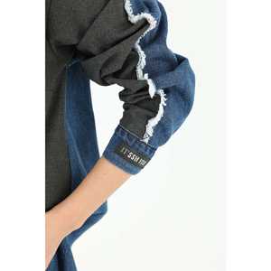 เสื้อเชิ้ตยีนส์ผู้หญิง แขนเสื้อแต่งสีตัดกัน แขนยาว สีแอนทราไซต์ รุ่น 31981GML - Product Image 2