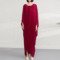 Robe poncho qui cache la silhouette pour les femmes grandes tailles, robe Issey Miyake - Robe plissée élégante et irrégulière à manches chauve-souris haut de gamme