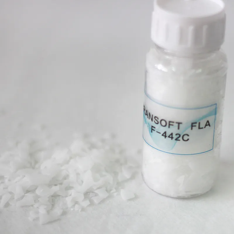 442C es un suavizante de compuesto de éster de ácido graso sólido en escamas blancas a amarillas claras para textiles