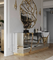 Meubles de buffet, tables, armoires de cuisine en acier inoxydable doré ou argenté, finition miroir, luxe moderne, pour villa.