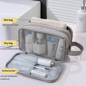 Nouvelle conception de sac de rangement portable pour cosmétiques de voyage, séparation sec/humide, trousse de toilette grande capacité, logo personnalisé, tendance - Product Image 1