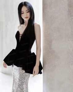 Abito a sirena Sharon Said SF425 nero e <span class=keywords><strong>argento</strong></span> patchwork, senza spalline, scollo a V, con volant, lungo fino al pavimento, per ballo di fine anno, feste, anniversari, occasioni speciali - Product Image 3