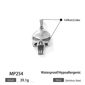 Colgante de calavera <span class=keywords><strong>Punisher</strong></span> de alta calidad para hombres, traje de personalidad audaz, joyería de acero inoxidable con textura para hombres - Product Image 3
