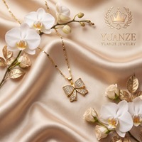 Collier pendentif personnalisé entièrement serti de diamants, argent 925 plaqué or 18 carats, bijoux de luxe en moissanite. Design féminin élégant