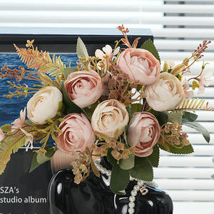 Kleine Sieben-Köpfige Künstliche Blumen Handgehaltener Seidenstrauß für Heimdekoration Blumenkunst-Display Arrangement - Product Image 1