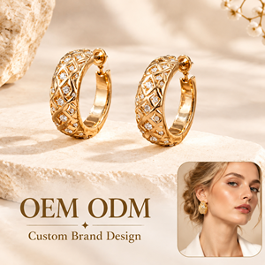 Pendientes de Aro en Forma de C Personalizados al por Mayor, Acero Inoxidable, Chapado en Oro, Incrustados con Circonita Cúbica, Lujosos, Hipoalergénicos, para Regalo - Product Image 1