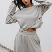 Setelan Hoodie dan Celana Jogger Wanita 2 Potong dengan Bordir Logo Kustom, Kerah Bulat, Celana Panjang, dan Atasan Crop High Waist