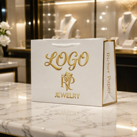 Sac cadeau en papier couché imprimé avec logo personnalisé, emballage de bijoux avec poignée, sac en papier d'emballage de luxe pour les petites entreprises
