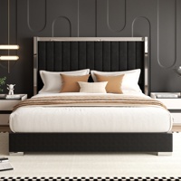 Sommier de lit contemporain à panneaux hauts avec rainures verticales douces pour un style raffiné d'appartement et de chambre d'hôtel