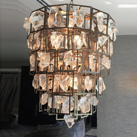 Lustre moderne de luxe personnalisé avec cadre en laiton et cristaux de roche naturels pour salle à manger de villa, luminaire décoratif d'intérieur