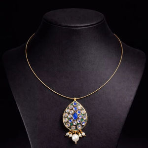 Ensemble de collier choker traditionnel plaqué or avec perles Kundan et Moti – Bijoux ethniques indiens élégants pour mariage avec pendentif en forme de goutte - Product Image 1