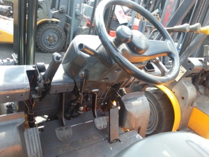 Chariot élévateur diesel TCM FD30 3 tonnes, capacité 3000 kg, mât 3 m, moteur Isuzu, équipement industriel lourd pour entrepôt - Product Image 2