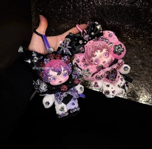 Llavero de Peluche Brillante de Algodón con Pedrería SP X Kuromi Melody, Hecho a Mano, con Adorno para Bolso de Personaje, Muñeca de Edición Limitada - Product Image 1