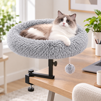 Lit de bureau pour chat avec fixation par pince, perchoir surélevé pour chat monté sur bureau, coussin rond et moelleux, lit pour chat peu encombrant pour la maison et le bureau