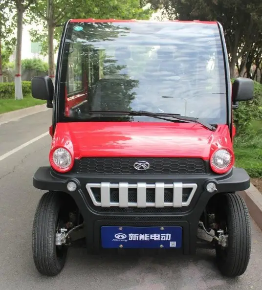 Kendaraan listrik mini mobil model nissan march