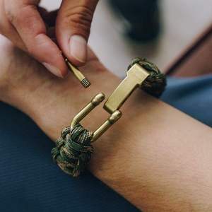 Anthrive uomo con fibbia in metallo regolabile 550 bandiera <span class=keywords><strong>americana</strong></span> bracciale di sopravvivenza Paracord da uomo accessorio da campeggio e da trekking - Product Image 5