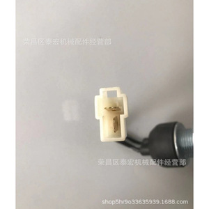 Kubota 5T057-42230สวิทช์สำหรับ B3350 B2301 B2601 B2650 - Product Image 1