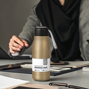 Bouteille d'eau isotherme sport en acier inoxydable 304 de 12 oz avec logo personnalisé, isolation sous vide et corde de levage – Vente en gros - Product Image 1