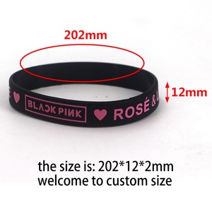 Bracelets en silicone dorés personnalisables Youmigift, bracelets en caoutchouc personnalisés pour le sport et la mode avec logo - Product Image 2