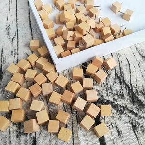 Lot de 10 000 pièces/sac, épingles à tête carrée/<span class=keywords><strong>cube</strong></span> en bois naturel style Art Déco, écologiques, pour usage de bureau, marque Xuchi - Product Image 2
