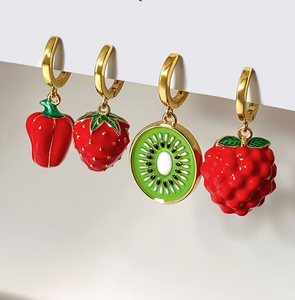 Pendientes de Aro con Colgante de Frutas Esmaltadas Personalizados al por Mayor, Chapados en Oro, con Diseño de Kiwi, Fresa y Aguacate - Product Image 2